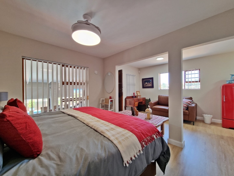 4 Bedroom Property for Sale in Wavecrest Eastern Cape